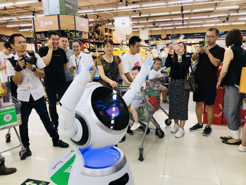 优必选+腾讯+永辉，AI机器人升级智慧零售服务新场景“半岛官网App下载”