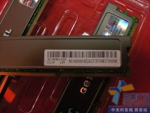 ͨ 2G DDR3 1333ڴװ 