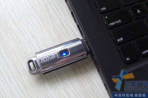 °칫 Lexar JumpDrive Lightning 