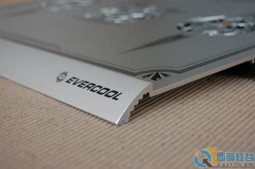 精钢佳铝 劲冷皇室17寸本本散热器图赏