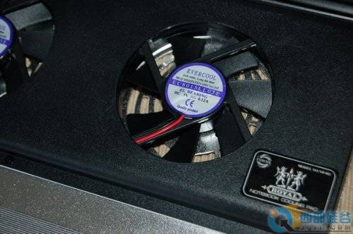 精钢佳铝 劲冷皇室17寸本本散热器图赏